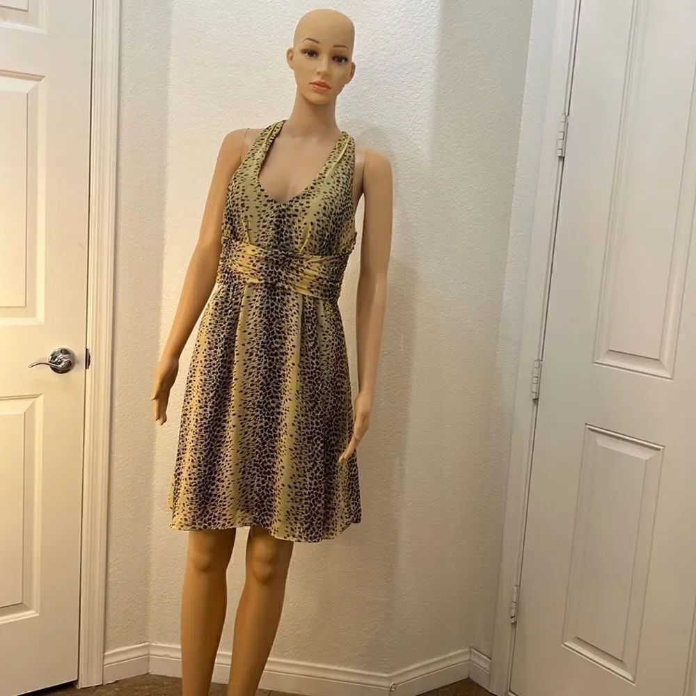 Guess Sz 8 Dress Animal Print V Neck Slimming Sash Waist Cut Out Back Sleeveless
